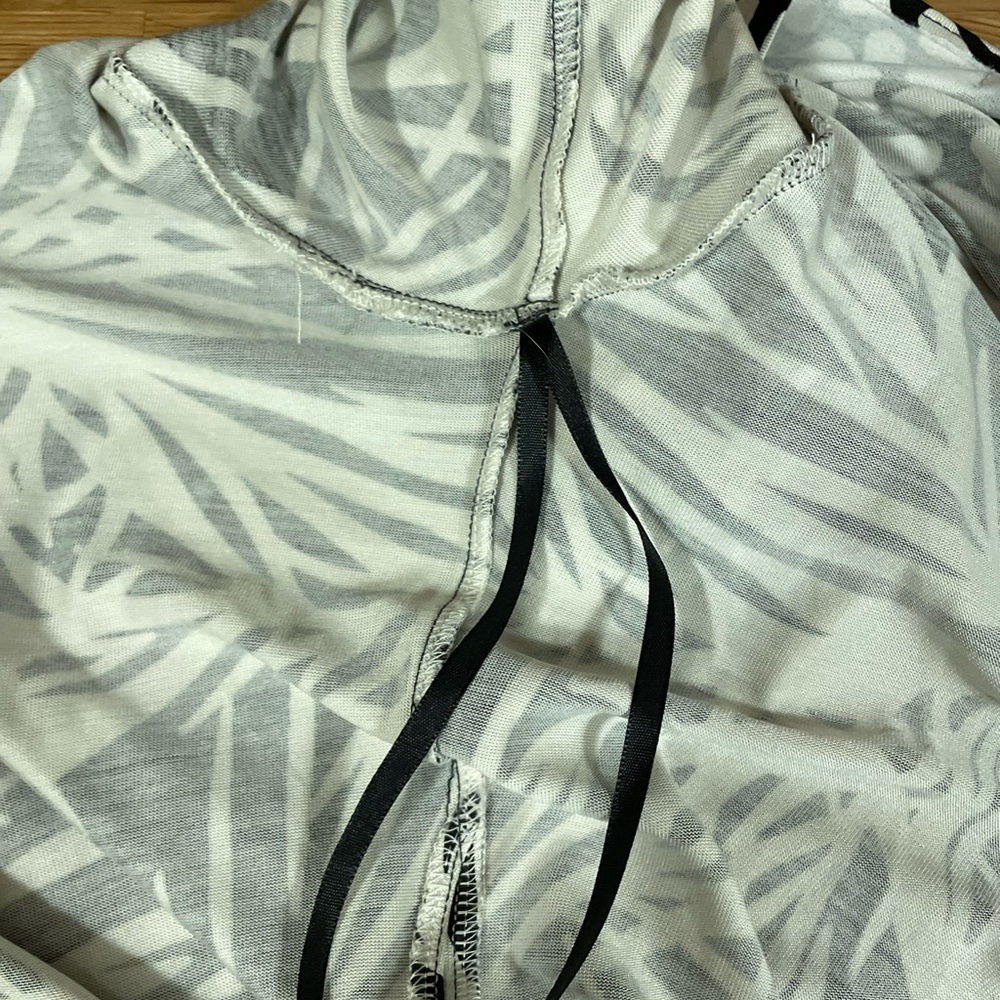 Diane Von Furstenberg Elegant Black and White Patterned Wrap Dress - Picture 11 of 15